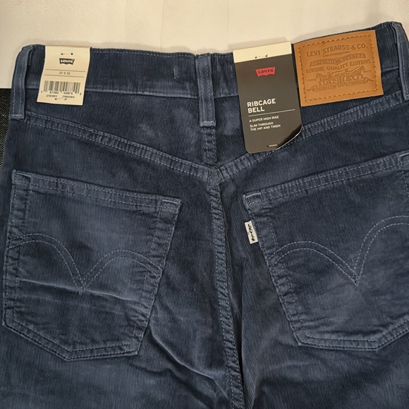 PREMIUM LEVIS RIBCAGE BELL CORDUROY - Picture 8 of 8
